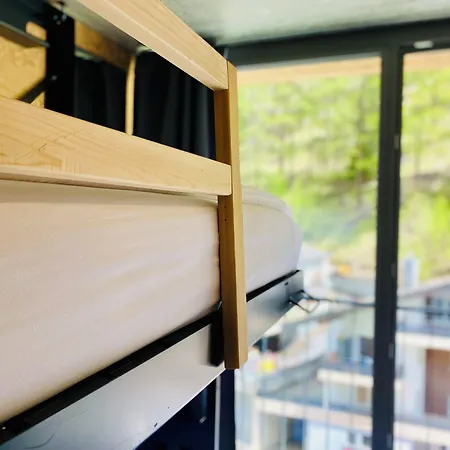 Peaky Riders Self Check-in ホテル ツェルマット