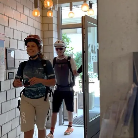 Peaky Riders Self Check-in Hotell