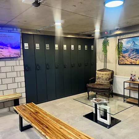 Peaky Riders Self Check-in Zermatt