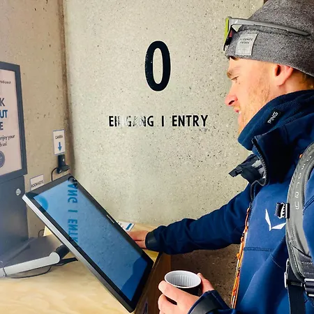 Peaky Riders Self Check-in ツェルマット